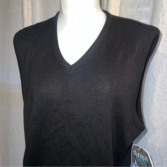 Doc & Amelia vest and sweater - Picture 2 of 11